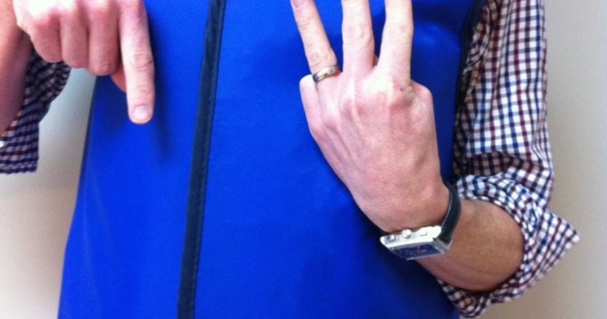 Simple hand signals can improve communication during CT