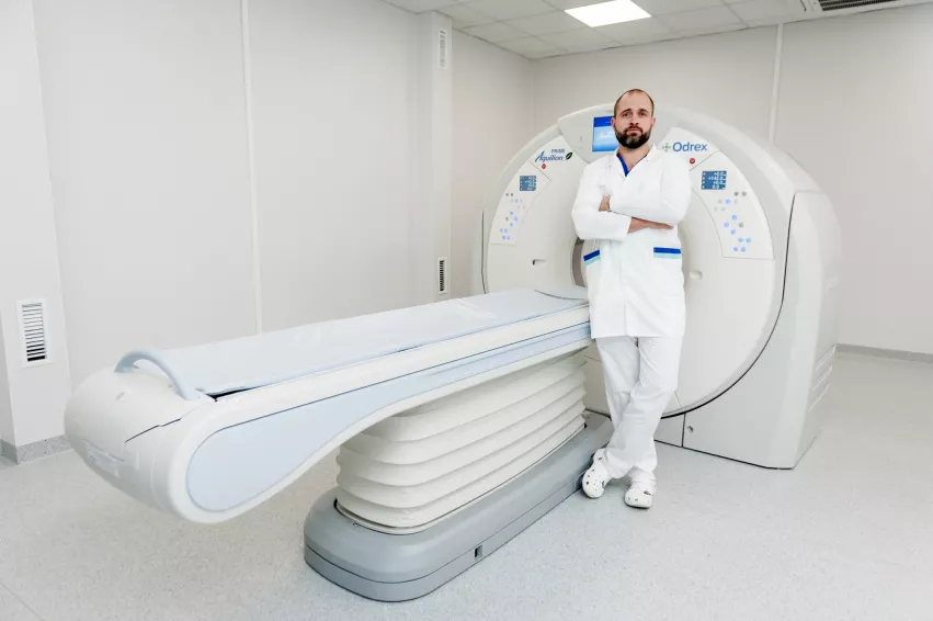 Ukrainian radiologist Alexander Berezovskiy and head of the X-ray diagnostic department at Odrex Medical House in Odesa, Ukraine posing with his 64-slice Canon Aquilion Prime CT scanner. He said his hospital began treating wounded the first day of the war and now he helps run medical training for combat doctors and medics in the Ukrainian army. #StandwithUkraine #russianukrainewar