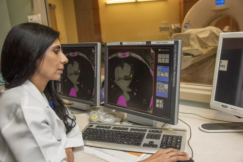 A CTA scan being performed at Beaumont Hospital in Michigan by cardiac CT expert Kavitha M Chinnaiyan, MD. CCTA has largely been used at academic medical centers for the past decade, but it is now expanding in 2022 to community hospitals and clinics thanks to a Class 1A recommendation in the 2021 chest pain guidelines. #CCTA #CTA #Beaumont 